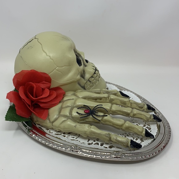 Halloween PROP Skull 💀 & creepy hand on platter - Picture 4 of 14